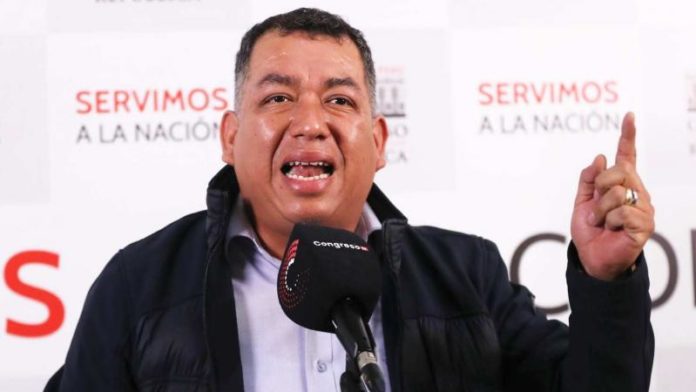 Darwin Espinoza culpa a su trabajador de los delitos