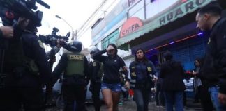Detienen a 56 extranjeros con armas dentro de búnker 