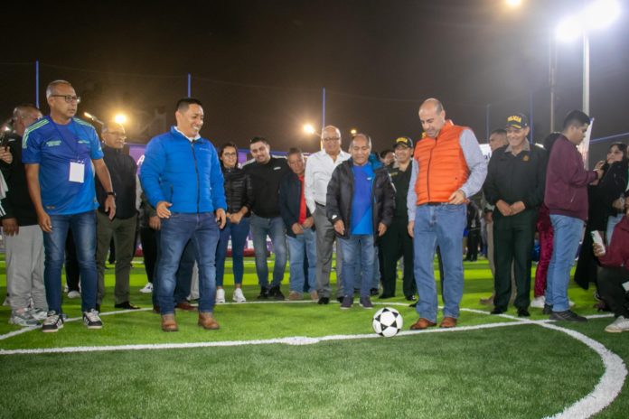 Concluyen renovación del campo deportivo 