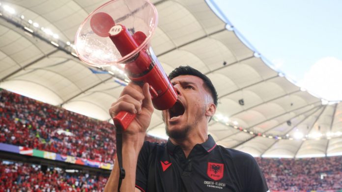 UEFA sanciona a Albania por cánticos contra Macedonia