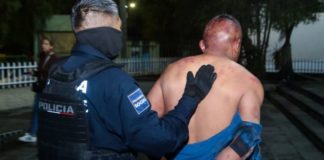 Mató a sus vecinos por ‘tonear’ en la calle