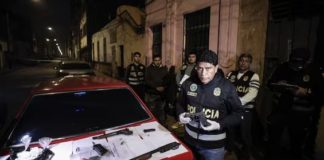 Poli y choro quedan heridos en balacera