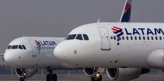 Latam instó a pasajeros a verificar sus vuelos tras fallo informático mundial