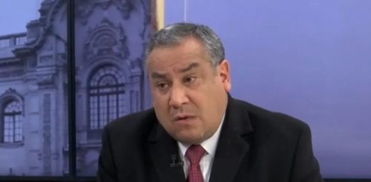 Adrianzén culpa a Fiscalía por filtraciones en investigación a Dina