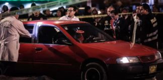 Acribillan a taxista en su vehículo