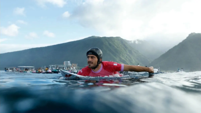 Alonso Correa avanzó sin problemas a la tercera ronda del surf masculino en París 2024