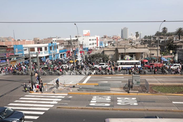 Vecinos de Carabayllo marchan exigiendo agua potable