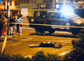 Cúster arrolla y mata a jalador de pasajeros