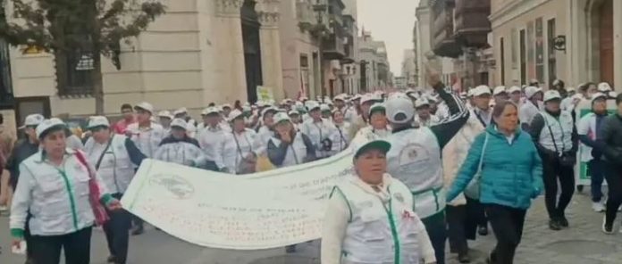 Emolienteros protestan por desalojo de centro histórico