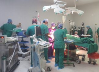 Médicos del hospital Sergio Bernales extirpan tumor de más de 15 kilos