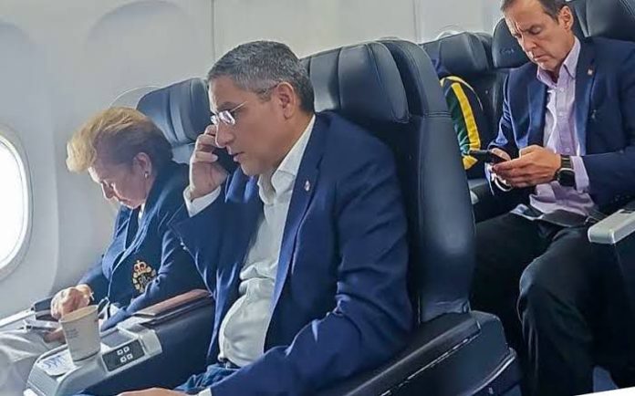 Impiden tomar vuelo a expresidentes veedores