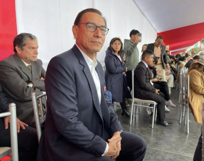 NOTICIA 2 Expresidente Martín Vizcarra se hizo presente en el Desfile Militar