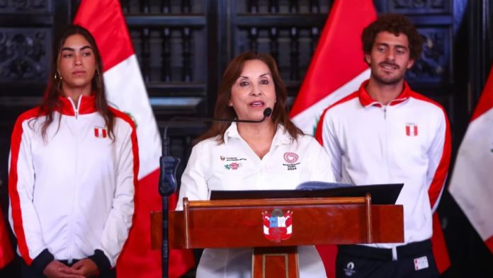 Dina Boluarte premiará económicamente a medallistas en París 2024