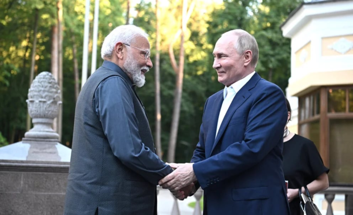 Primer ministro de la India, Narendra Modi, con el presidente ruso, Vladimir Putin