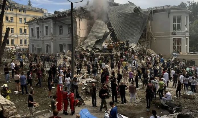Rusia atacó hospital infantil en Kiev