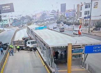 Metropolitano: Choque de un camión contra estación Pacífico dejó un herido