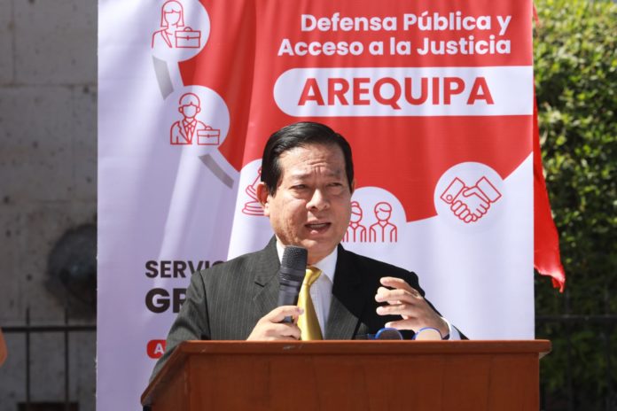 NOTICIA 1 Eduardo Arana inaugura campaña de asistencia legal en Arequipa