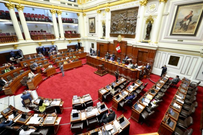 Parlamentarios presentaron moción contra fraude electoral