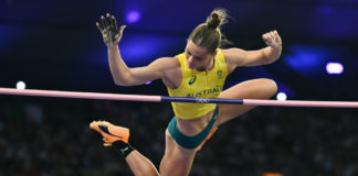 Nina Kennedy ganó el oro en salto con garrocha