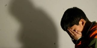 Madre es arrestada por agredir a su hijo de 8 años en Puno