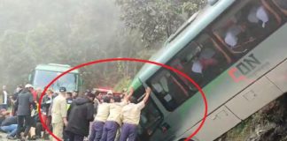 Bus cae con turistas en ruta a Machu Picchu