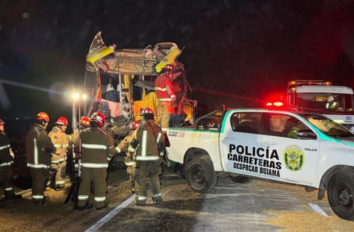 Choque deja dos muertos en la Panamericana Sur