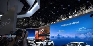 EE.UU. eleva arancel para los autos chinos