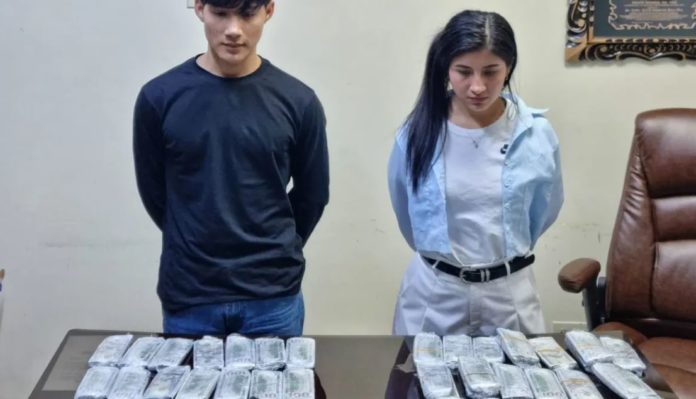 Hermanos pretendían pasar ilegalmente 400 mil dólares Hermanos pretendían pasar ilegalmente 400 mil dólares