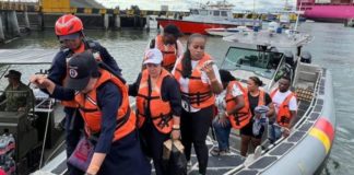Lanzan al mar a 16 personas en Colombia