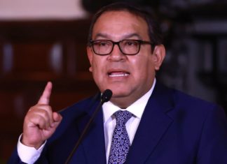 Ex Premier Otárola contra las cuerdas por contratar a su amiga en la PCM