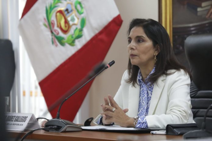 La congresista Patricia Juarez hace mea culpa y critica al Ministro de Defensa. La congresista Patricia Juarez hace mea culpa y critica al Ministro de Defensa.