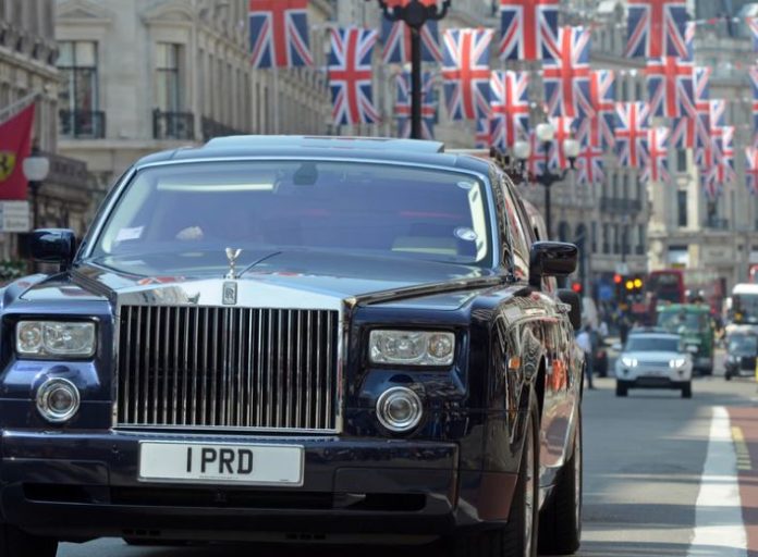 Ricos ingleses huyen para evitar impuestos