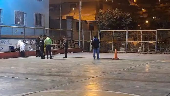 SJL: Joven fue asesinado en losa deportiva SJL: Joven fue asesinado en losa deportiva
