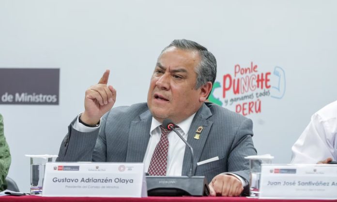 Gustavo Adrianzén felicita 