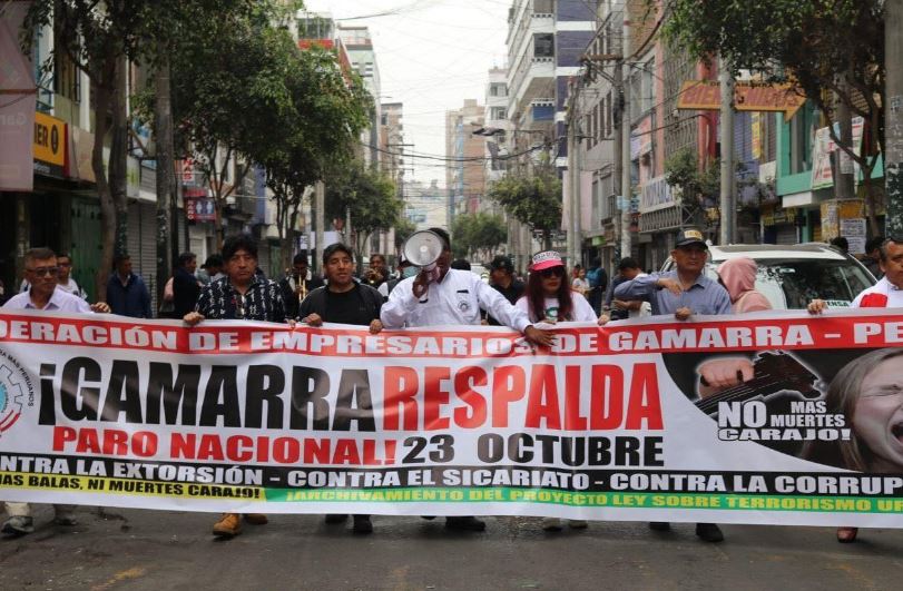 Empresarios de Gamarra también salieron a marchar