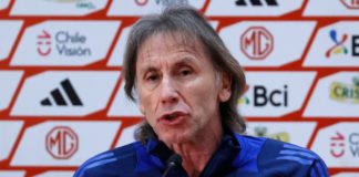 Ricardo Gareca con un pie y medio fuera de Chile
