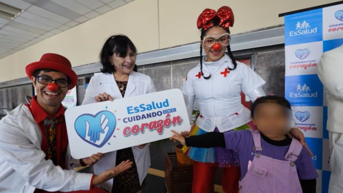 Niña de 9 años come por primera vez tras exitosa reconstrucción de esófago en EsSalud Niña de 9 años come por primera vez tras exitosa reconstrucción de esófago en EsSalud