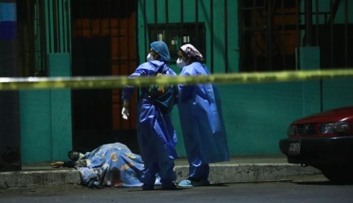 Revientan a balazos a taxista en el Callao