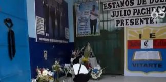 Tras el terrible asesinato del docente Julio Pacheco, un grupo de madres de familia de la institución realizaron una vigilia