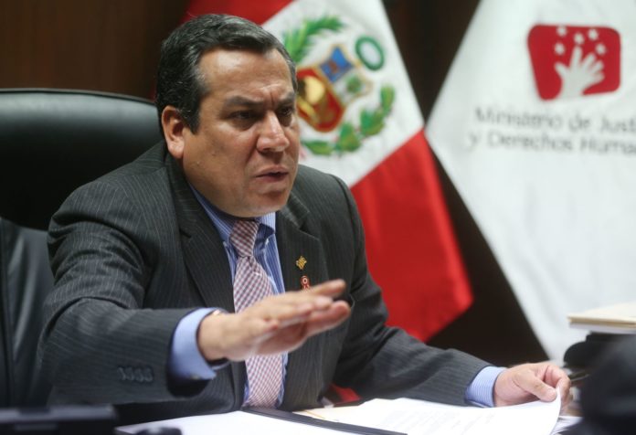 Adrianzén afirma que solo los informales han salido a las calles a protestar Adrianzén afirma que solo los informales han salido a las calles a protestar