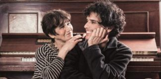 Cynthia Martínez despide a Rosita Alva, madre de Pedro Suárez-Vértiz