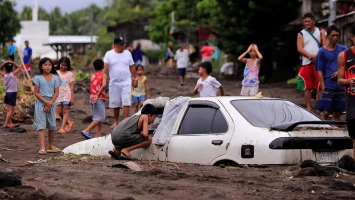 Aumentan a 116 las víctimas mortales por tormenta en Filipinas