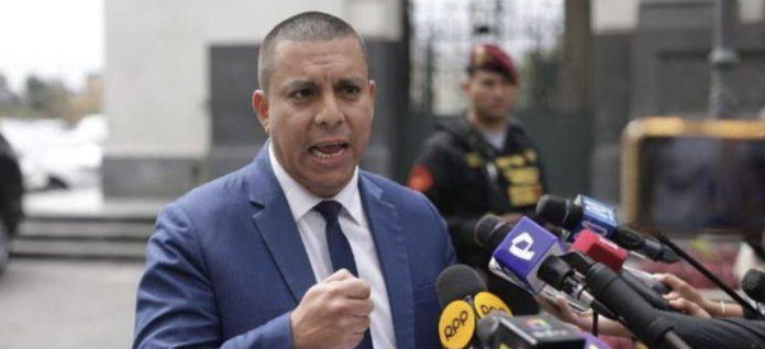 Dina Boluarte: abogado de la presidenta aconseja a Nicanor Boluarte mantenerse como fugitivo
