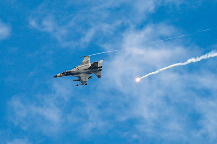 Amenazan a Taiwán con aviones
