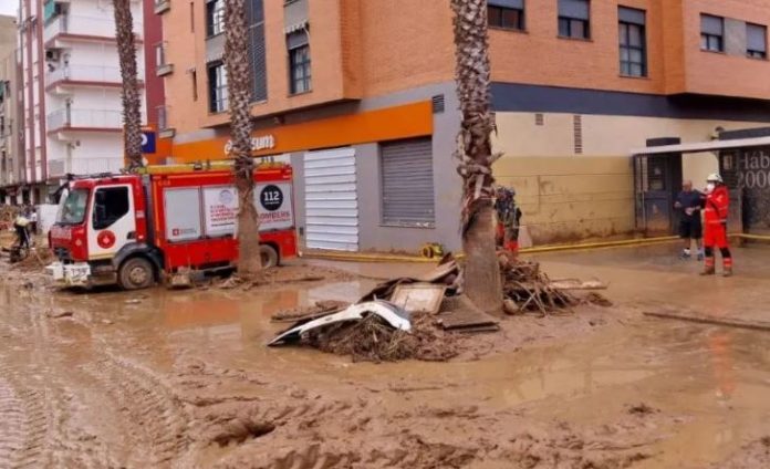 Cancelan vuelos por lluvias en Barcelona