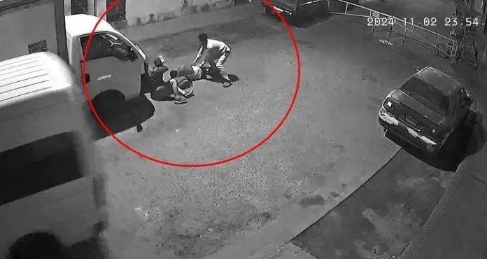 Falsos colectiveros los raptan y asaltan