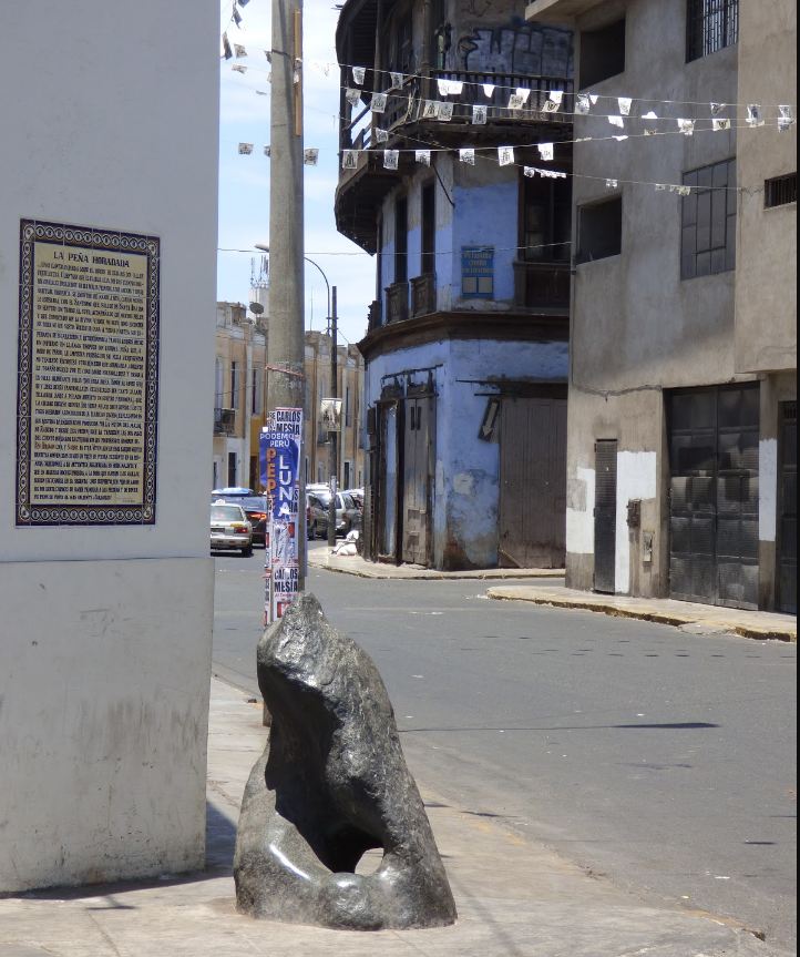 La piedra del diablo en el cruce de los jirones Junín con Cangallo