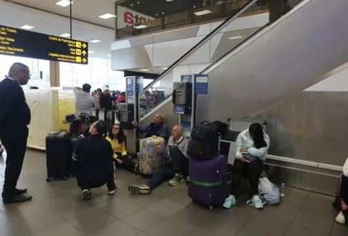 Pasajeros afectados por vuelos en Jorge Chávez Pasajeros afectados por vuelos en Jorge Chávez