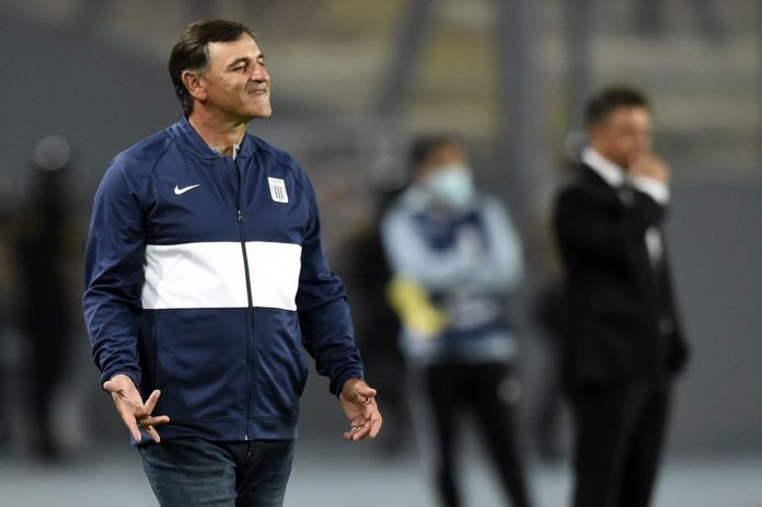 Carlos bustos y la lista de opciones de Alianza Lima para su próximo DT