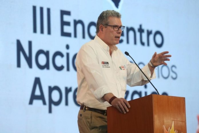 Ministro de Educación ratifica que clases virtuales por APEC es justificada